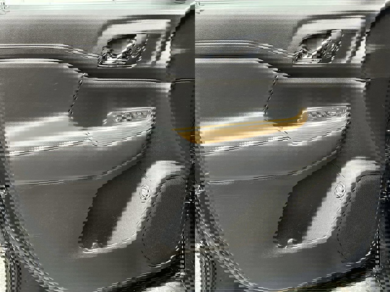 Certified 2023 GMC Acadia SLE w/ Driver Convenience Package image 7