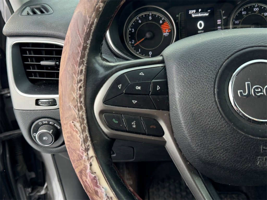 Certified 2019 Jeep Cherokee Latitude Plus w/ Cold Weather Group image 12