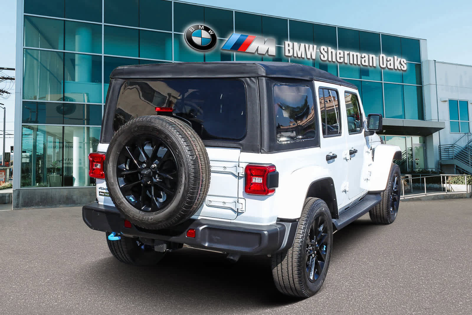Used 2022 Jeep Wrangler Unlimited Sahara image 4