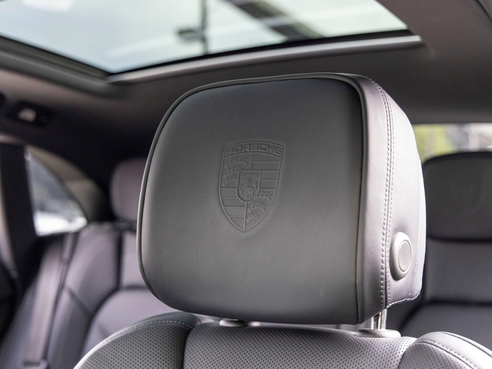 Certified 2026 Porsche Macan AWD/4WD image 33