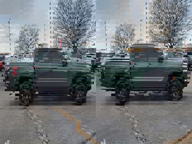 Certified 2025 Nissan Frontier PRO-4X image 2