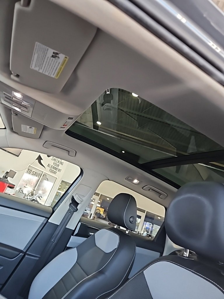 Used 2022 Volkswagen Taos SEL image 28