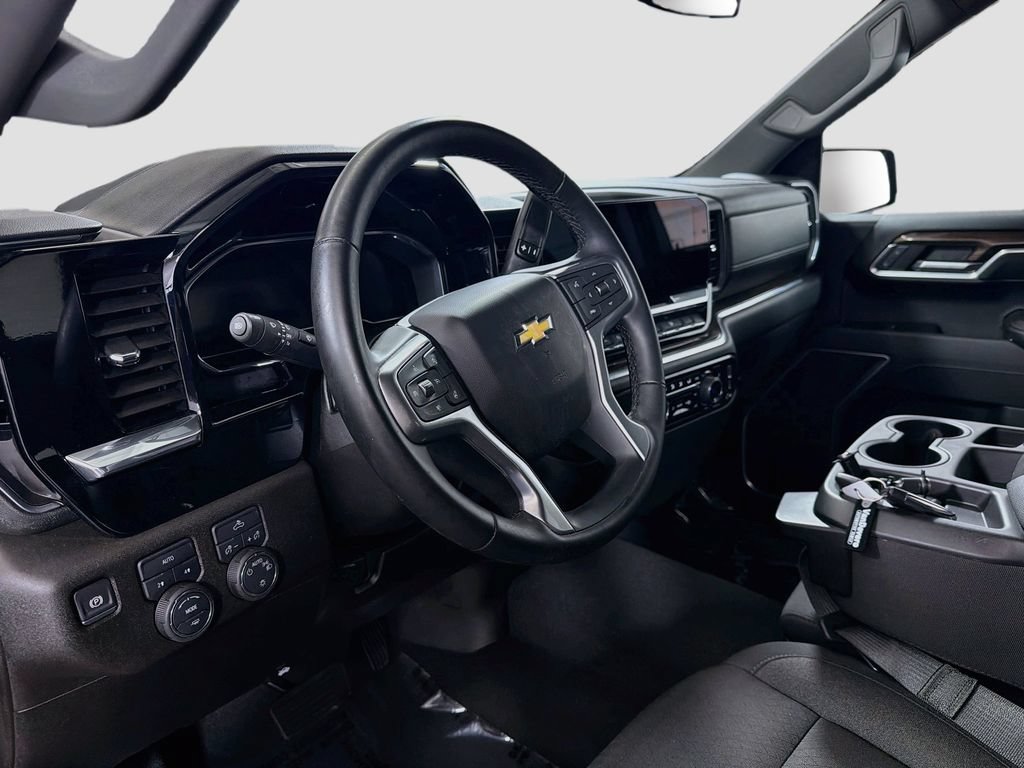 Used 2024 Chevrolet Silverado 1500 LT AWD/4WD image 11