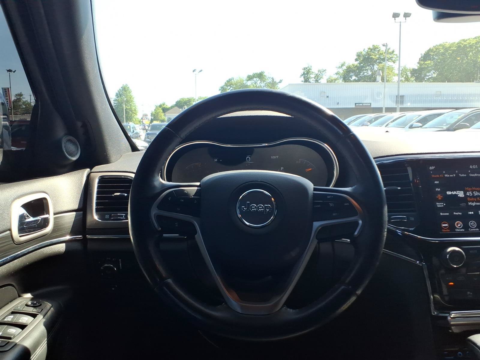 Used 2021 Jeep Grand Cherokee Limited w/ Premium Lighting Group AWD/4WD image 18