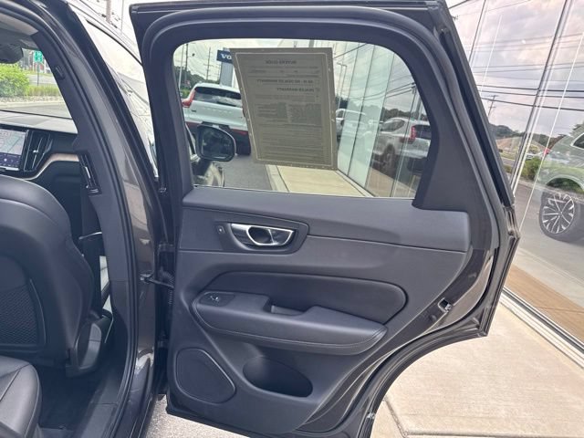 Certified 2022 Volvo XC60 B5 Momentum w/ Advanced Package AWD/4WD image 12