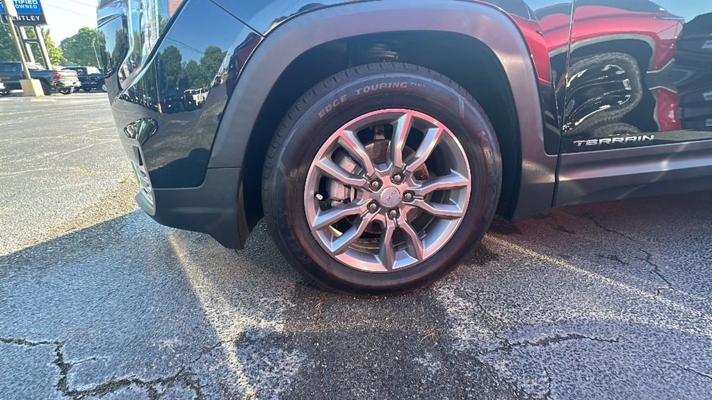 Used 2022 GMC Terrain SLT w/ Infotainment Package II FWD image 3