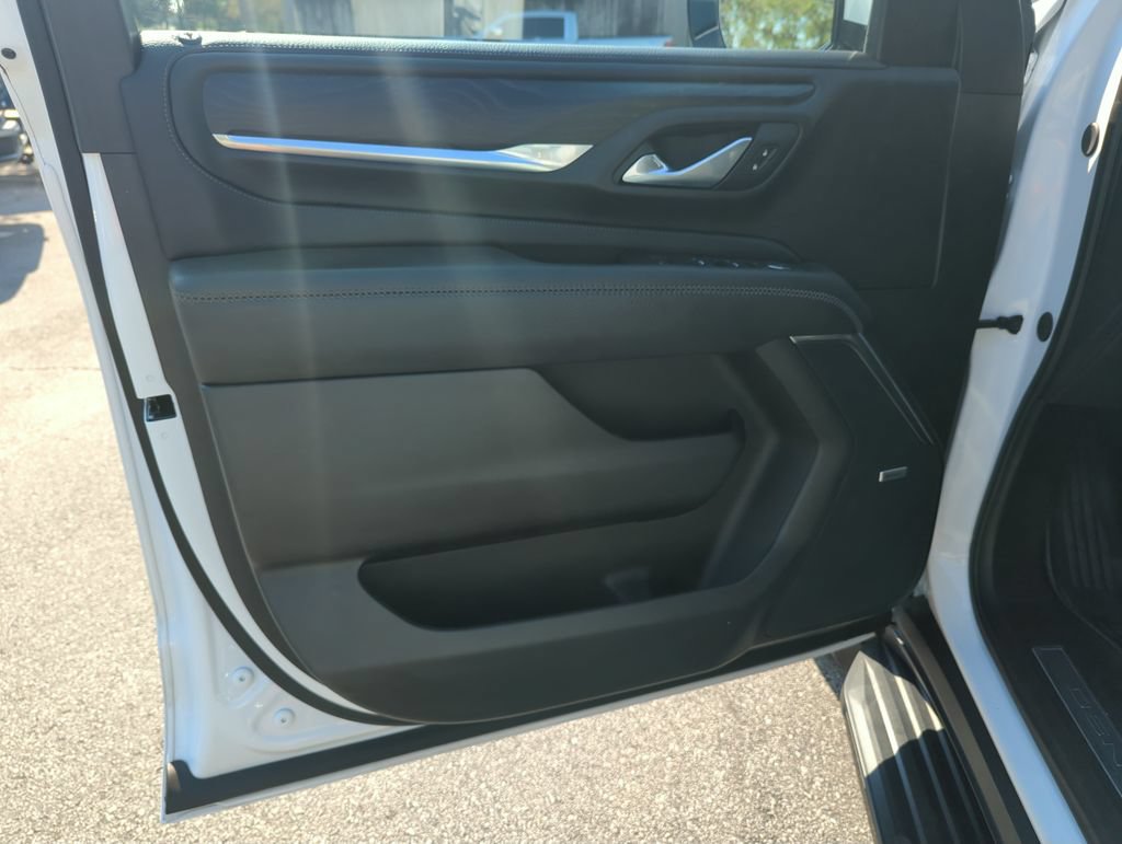 Used 2024 GMC Yukon Denali AWD/4WD image 17