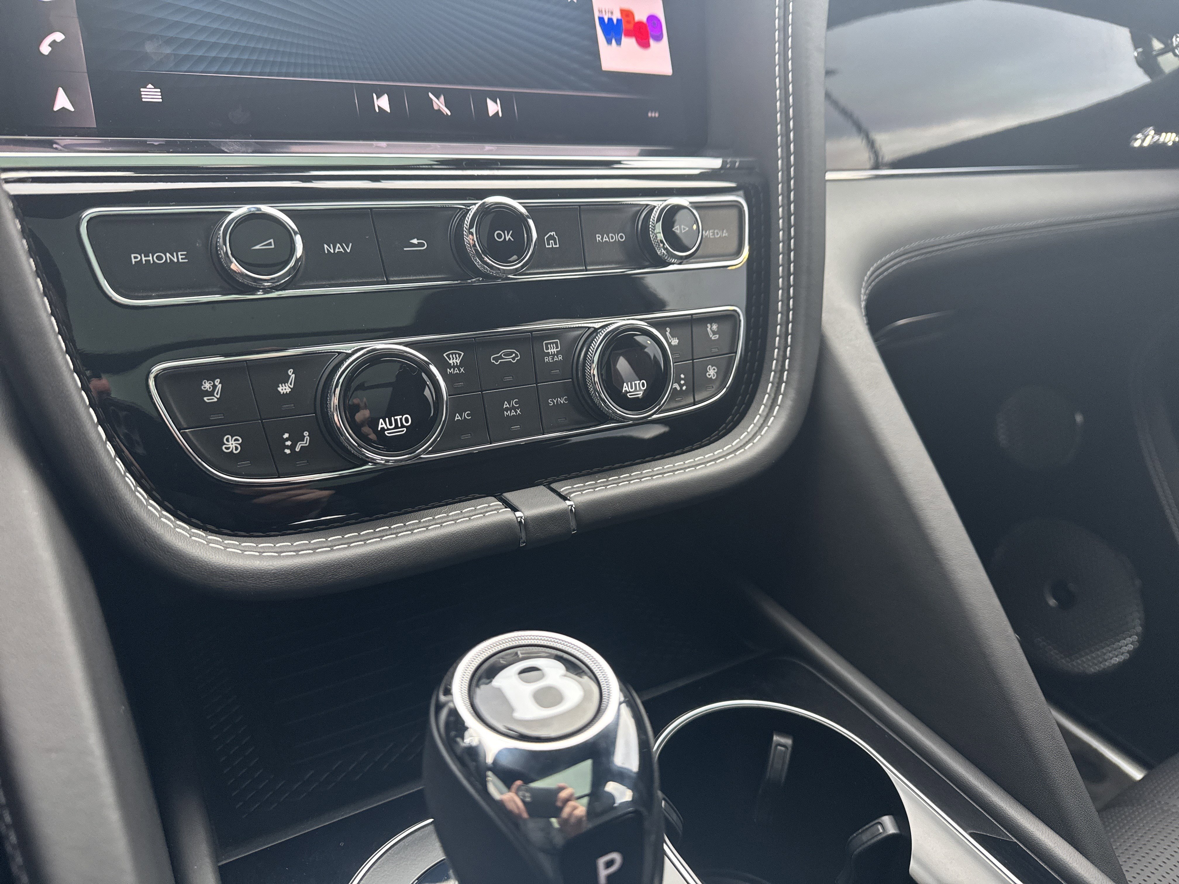 Used 2023 Bentley Bentayga Extended Wheelbase image 17