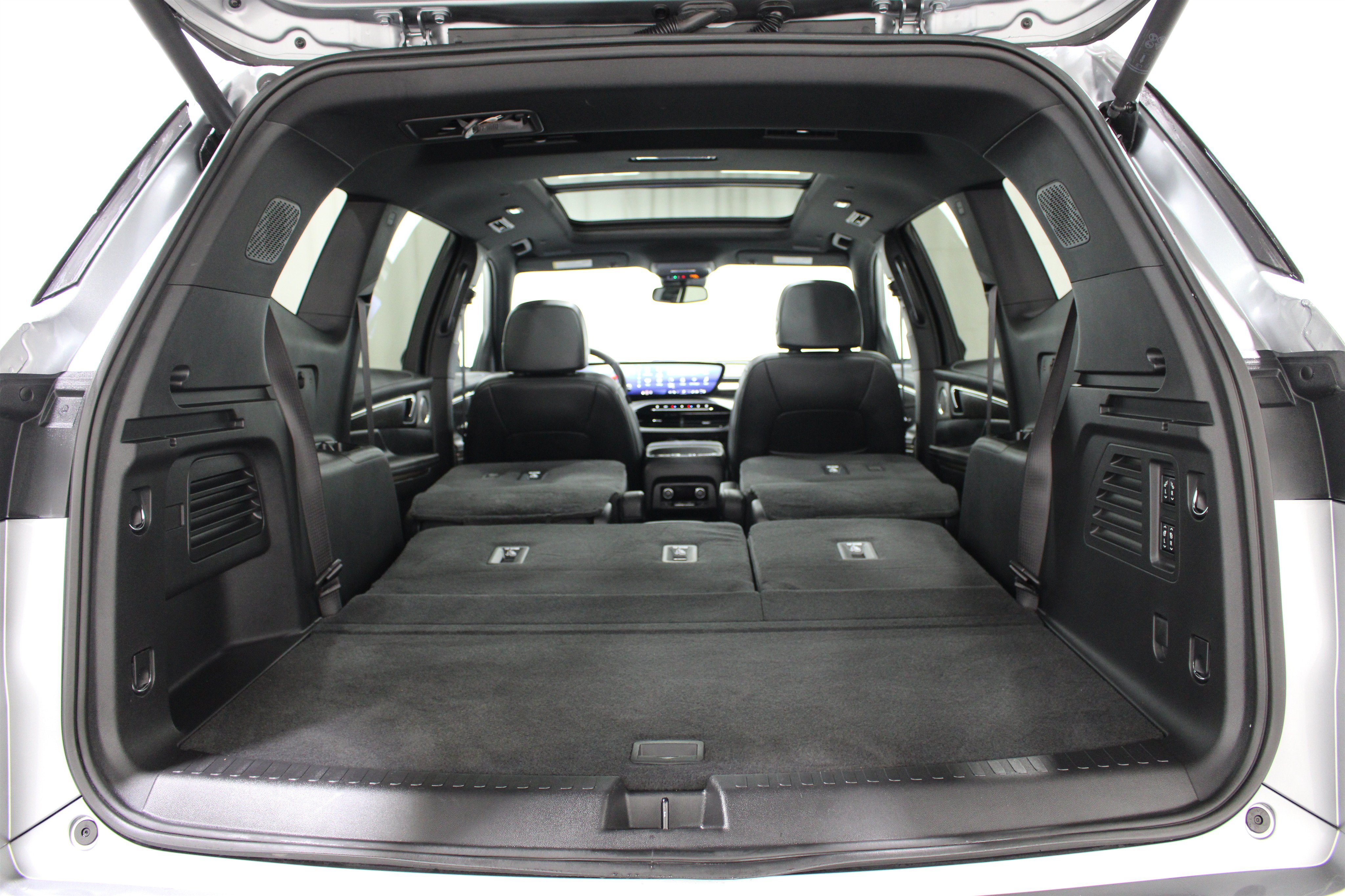 Used 2025 Buick Enclave Avenir AWD/4WD image 24