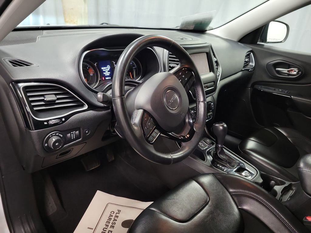 Used 2019 Jeep Cherokee Latitude Plus image 14