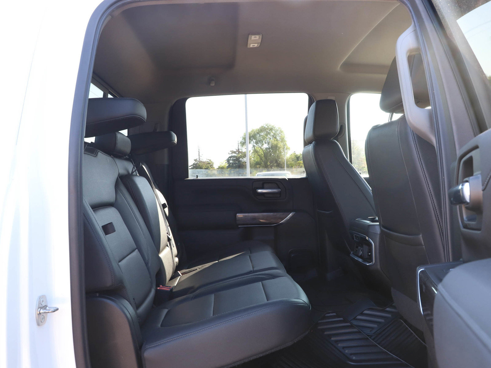Used 2022 Chevrolet Silverado 2500 LTZ w/ LTZ Convenience Package AWD/4WD image 12
