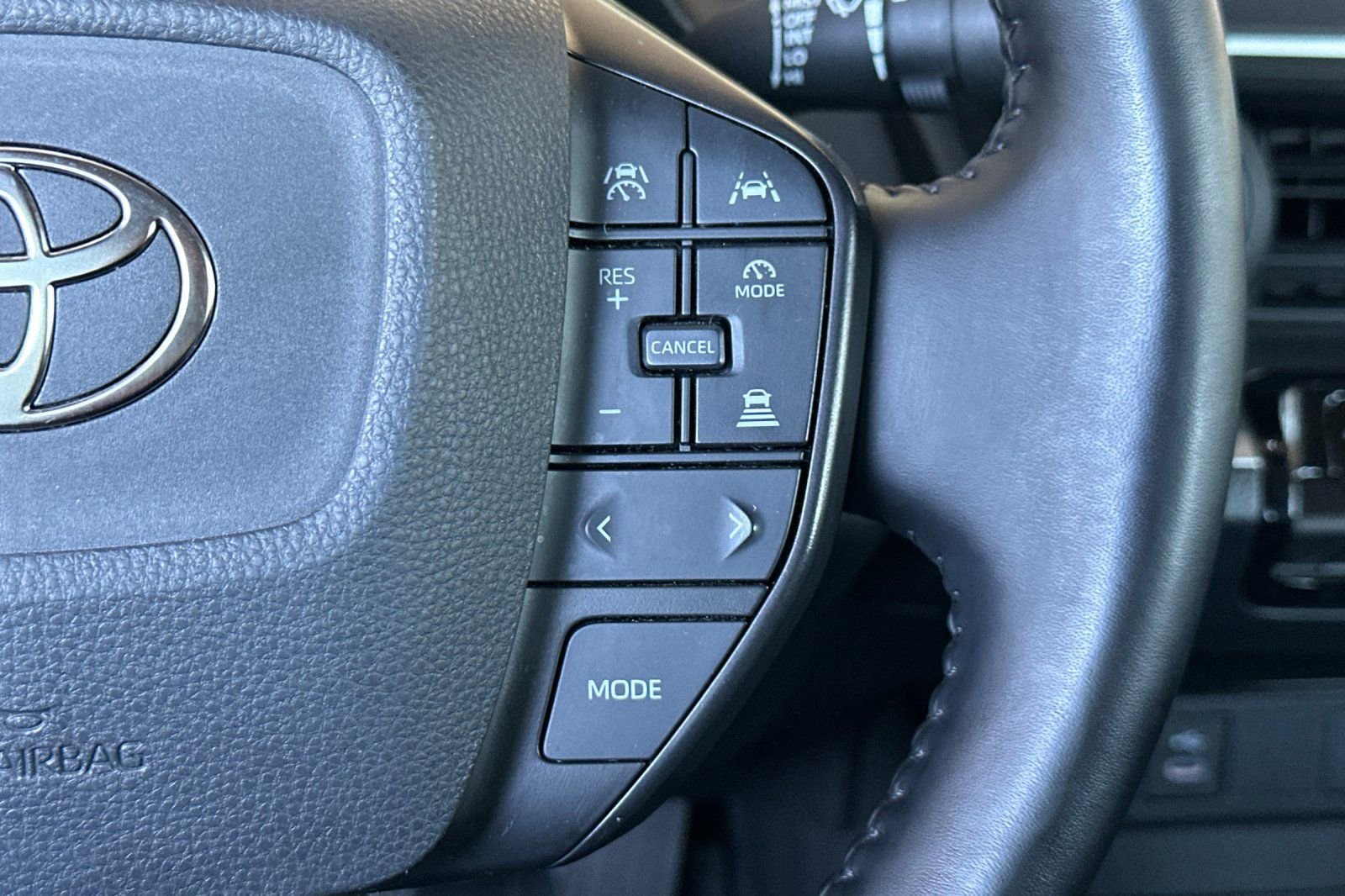 Used 2024 Toyota Prius LE image 28