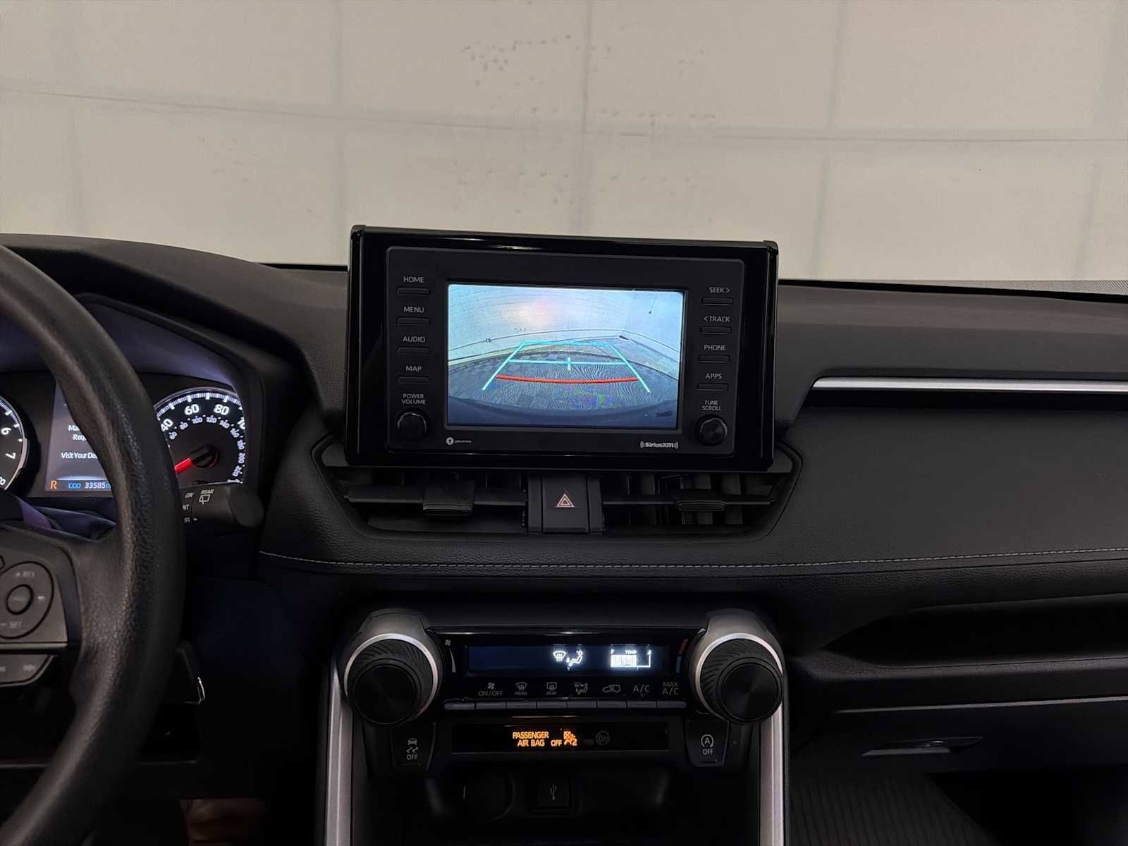Used 2022 Toyota RAV4 LE AWD/4WD image 15