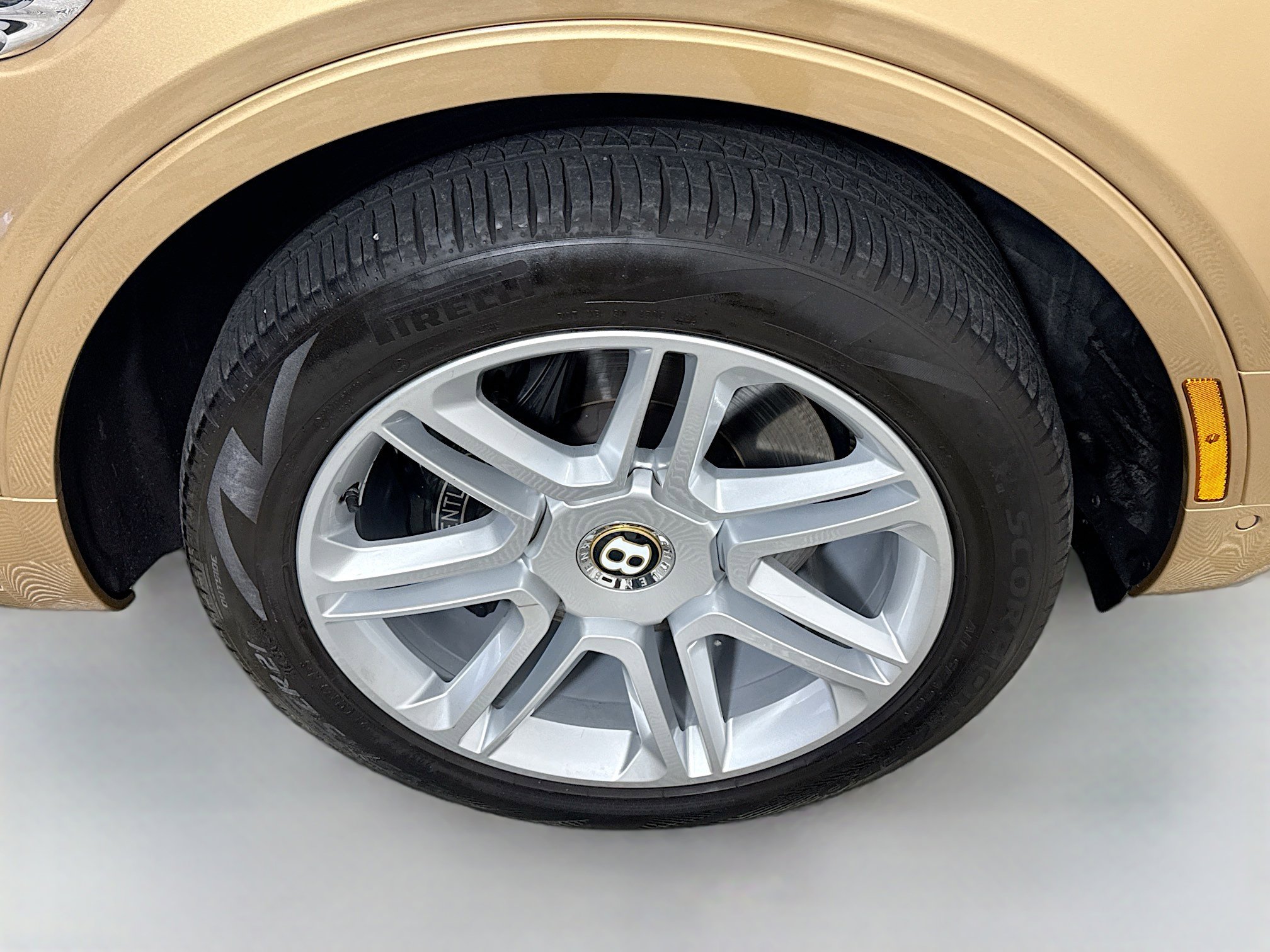 Used 2019 Bentley Bentayga image 32