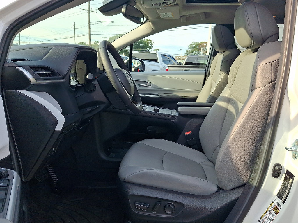 Certified 2026 Toyota Sienna XLE AWD/4WD image 14