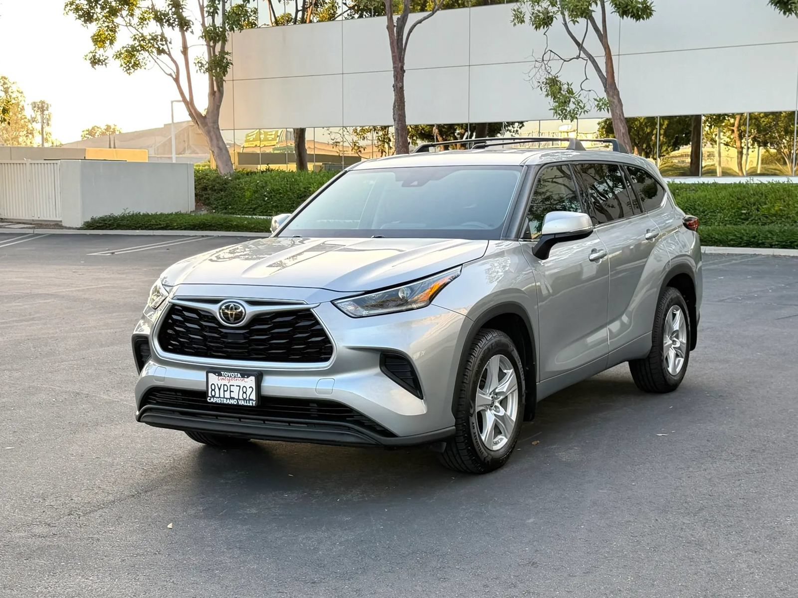 Used 2021 Toyota Highlander L FWD image 8