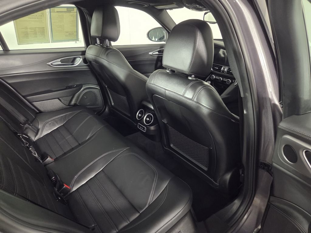 Used 2024 Alfa Romeo Giulia Veloce image 31