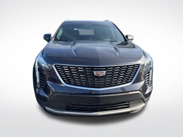 Used 2022 Cadillac XT4 Premium Luxury w/ Technology Package image 2