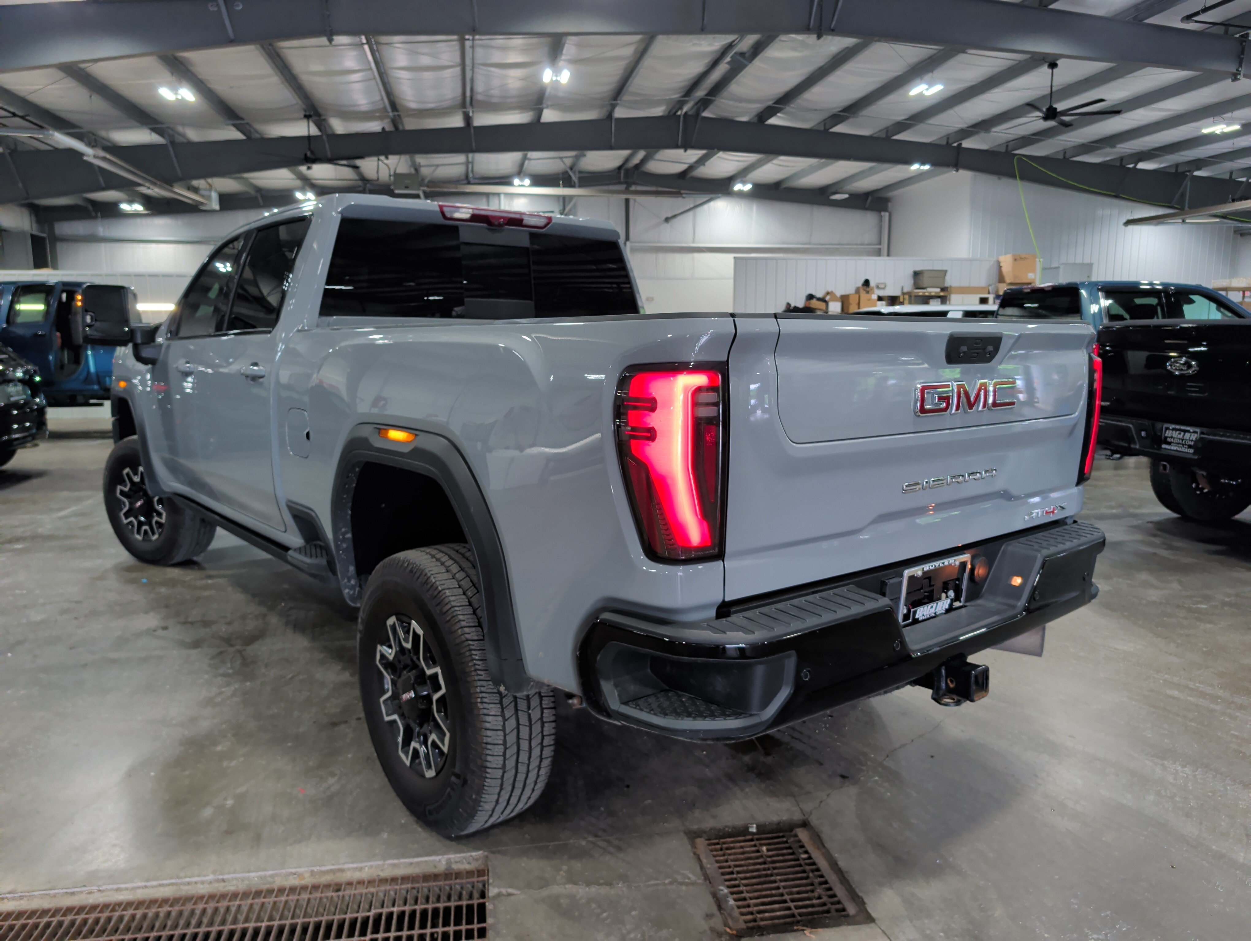 Used 2024 GMC Sierra 2500 AT4X AWD/4WD image 5