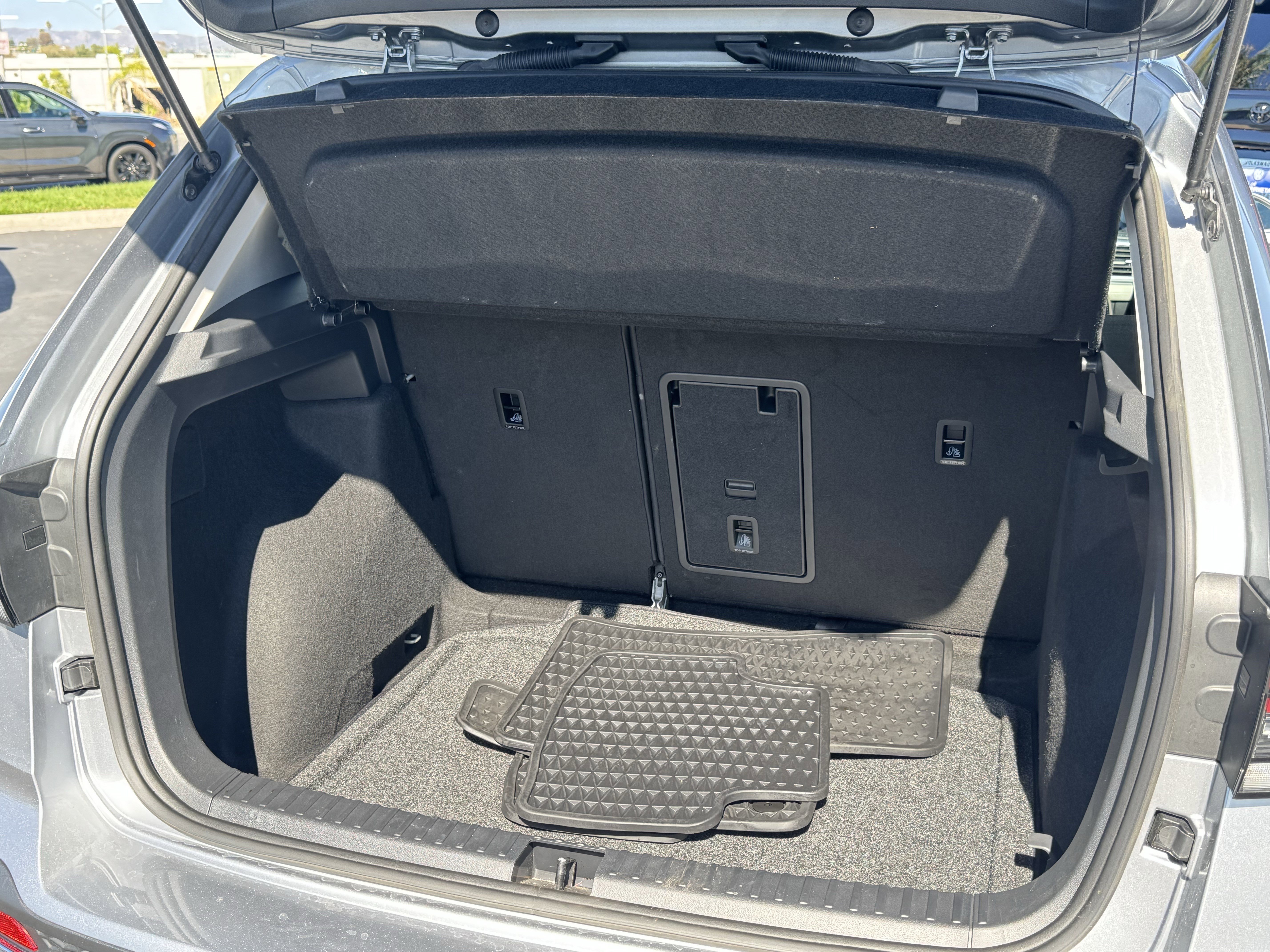 Used 2025 Volkswagen Taos SE image 36