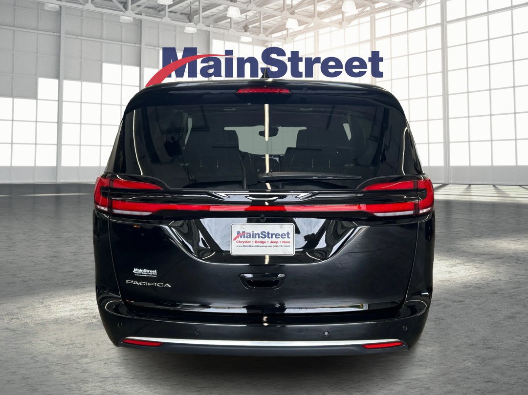 New 2027 Chrysler Pacifica Select w/ Family Tech Group FWD image 4