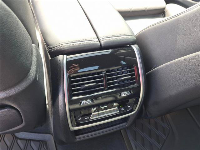 Certified 2024 BMW X7 xDrive40i w/ M Sport Package AWD/4WD image 18
