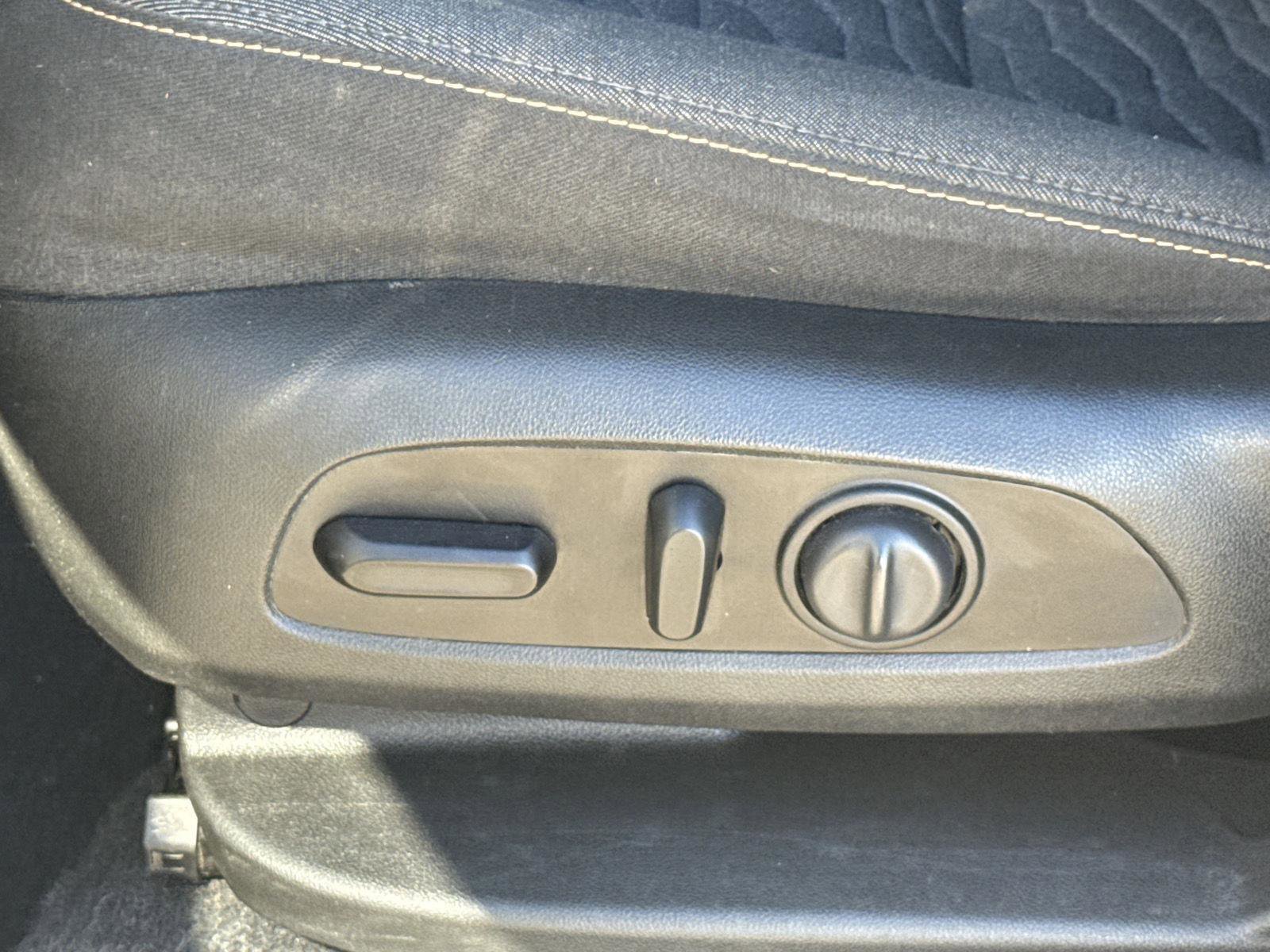 Used 2021 Chevrolet Equinox LT AWD/4WD image 15