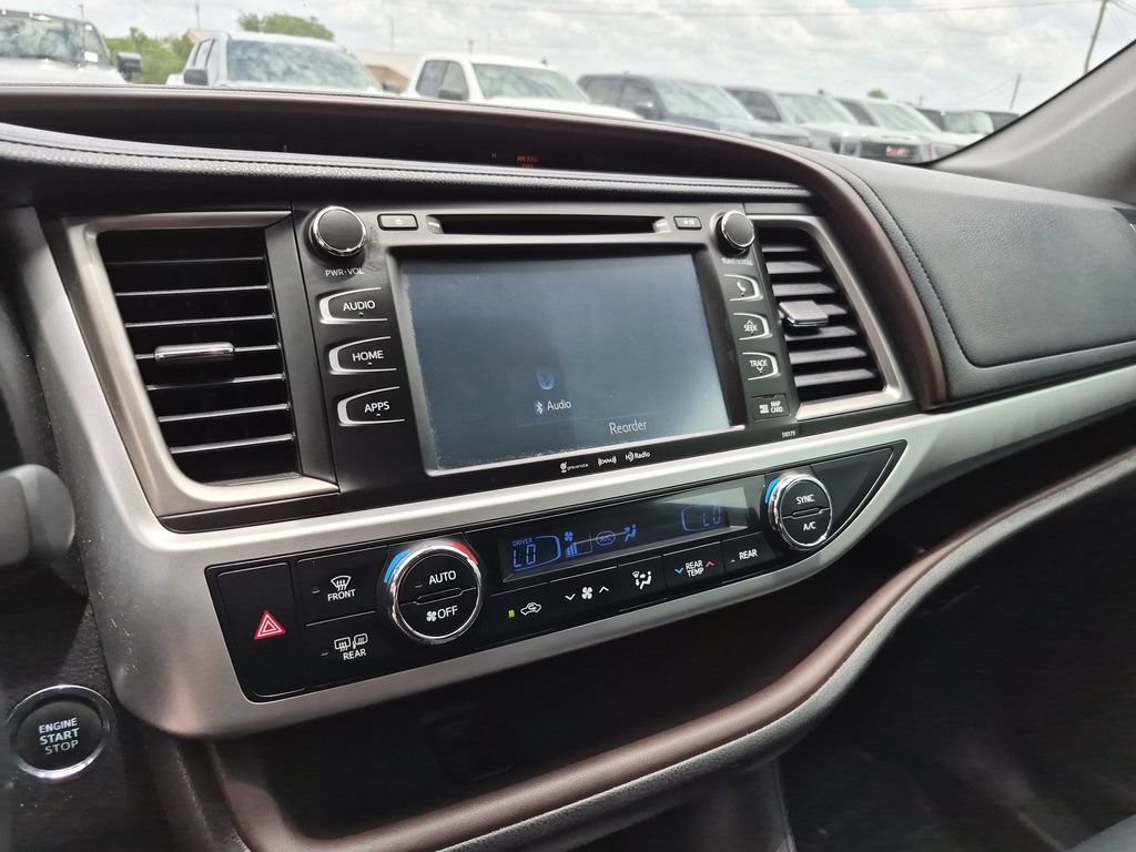 Used 2017 Toyota Highlander XLE FWD image 24