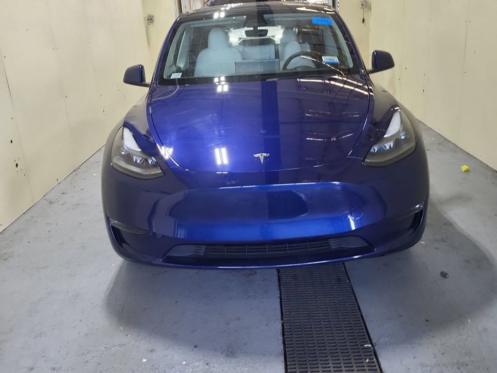 Used 2023 Tesla Model Y Long Range AWD/4WD image 3