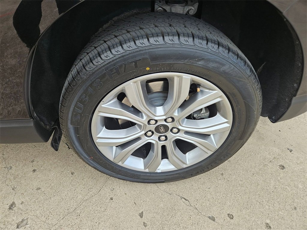 Used 2024 Ford Edge Titanium image 29