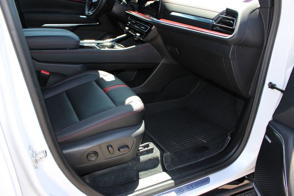 Used 2024 Chevrolet Traverse RS w/ LPO, Floor Liner Package AWD/4WD image 7