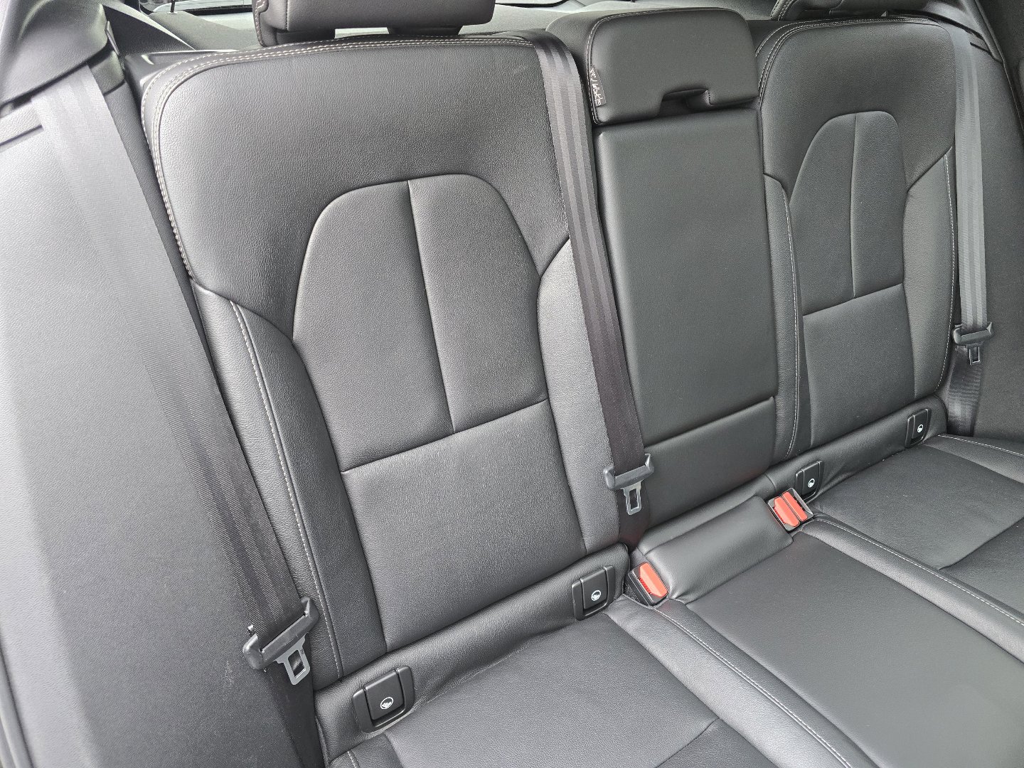 Used 2021 Volvo XC40 T5 Momentum w/ Premium Package image 27