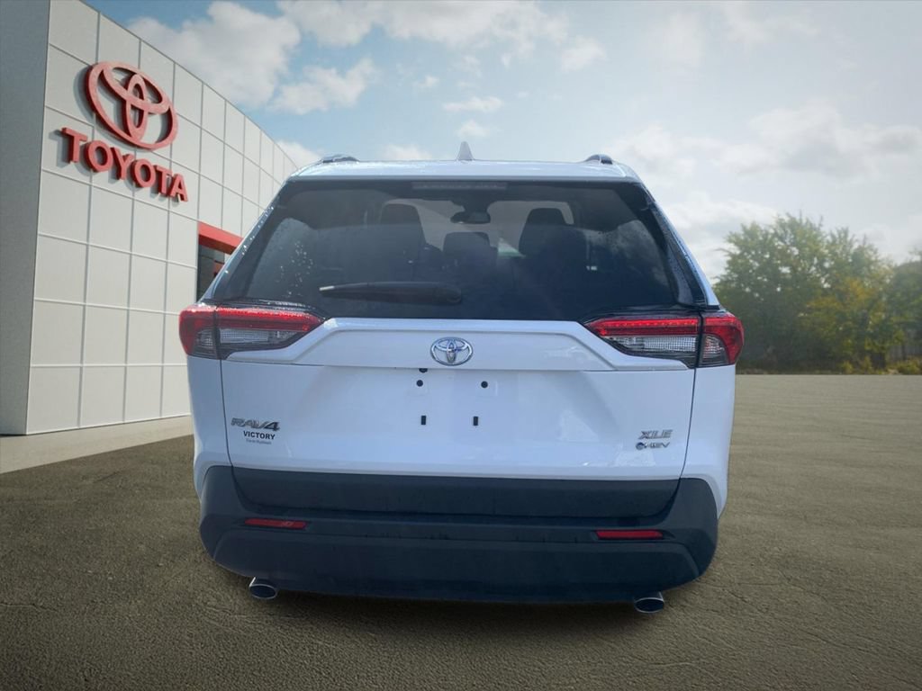 Used 2025 Toyota RAV4 XLE AWD/4WD image 4