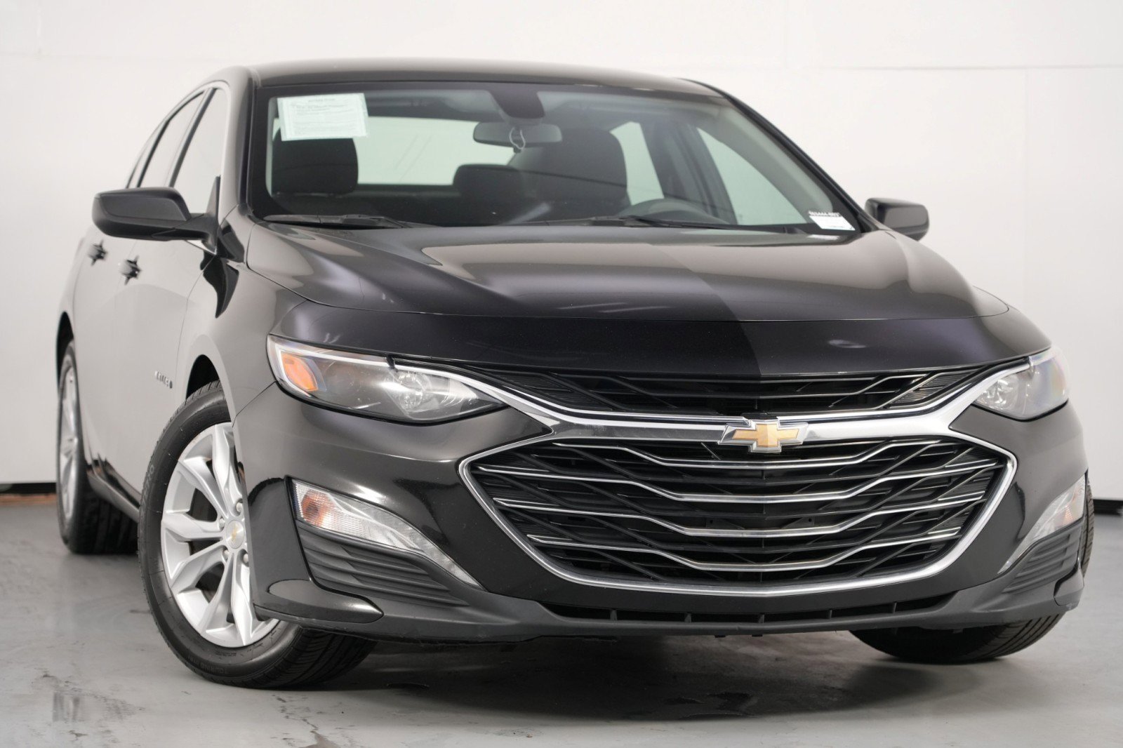 Used 2019 Chevrolet Malibu LT image 2