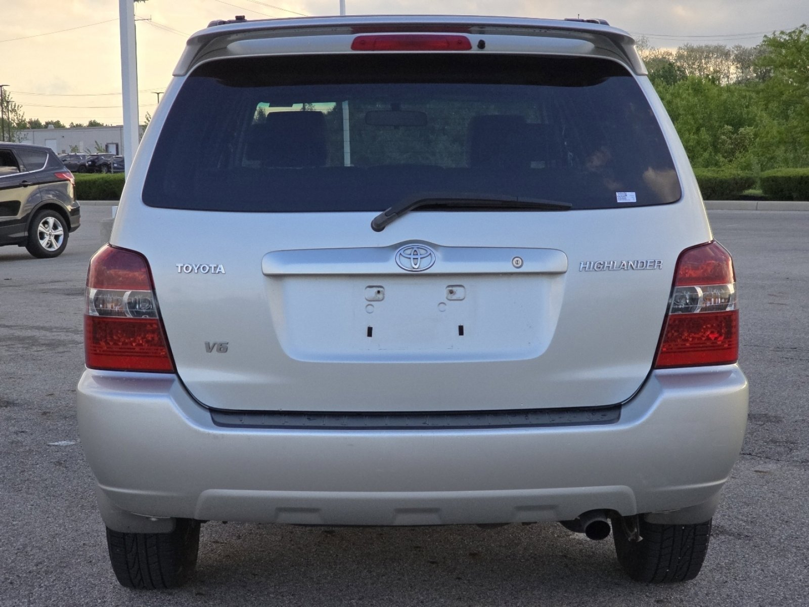 Used 2005 Toyota Highlander 2WD V6 w/ 3rd Row image 12