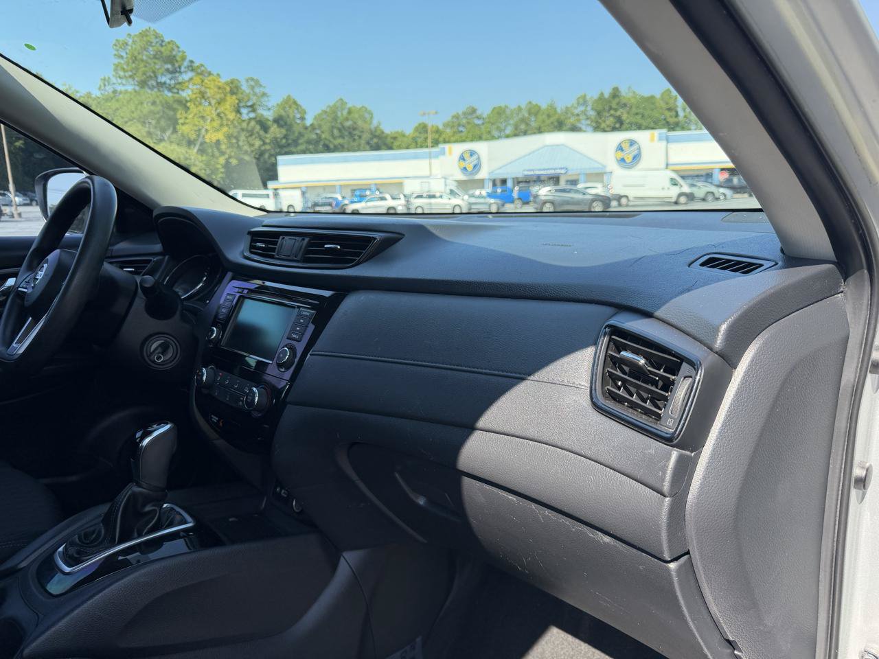 Used 2018 Nissan Rogue S FWD image 17