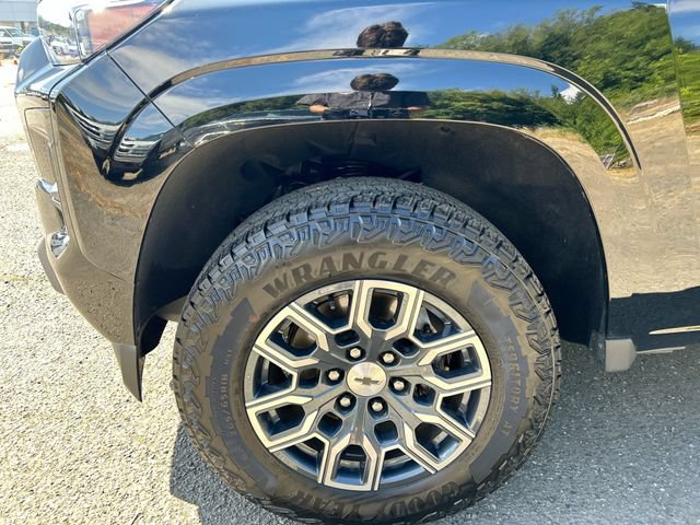 Used 2024 Chevrolet Colorado Z71 w/ Z71 Convenience Package 2 AWD/4WD image 32
