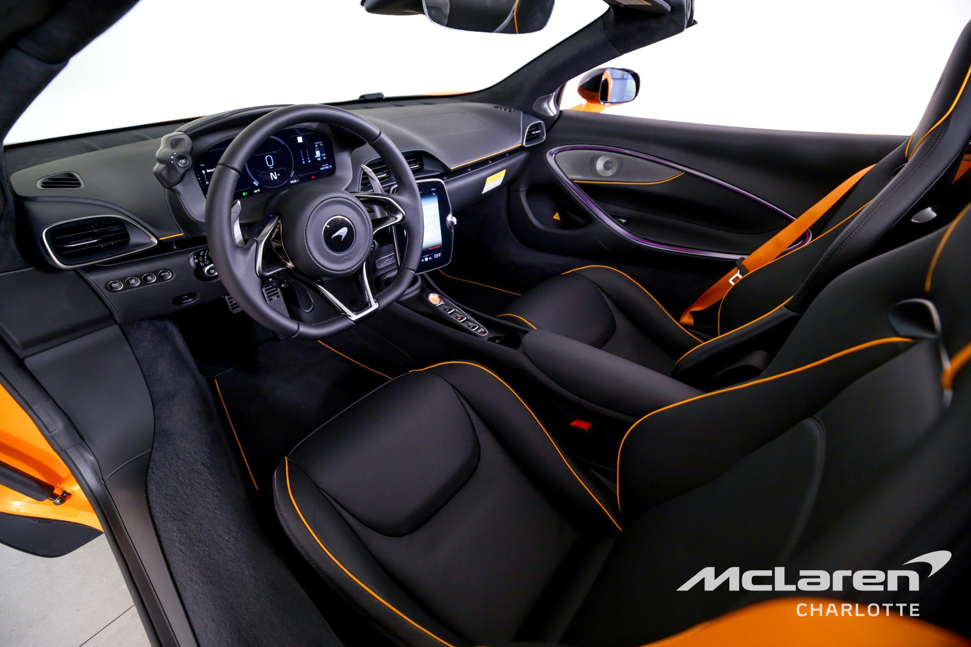Used 2025 McLaren Artura Spider image 14