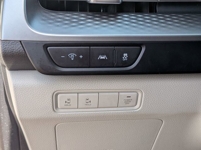 Used 2024 Kia Carnival LX image 16