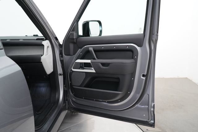 Used 2024 Land Rover Defender 110 S image 58