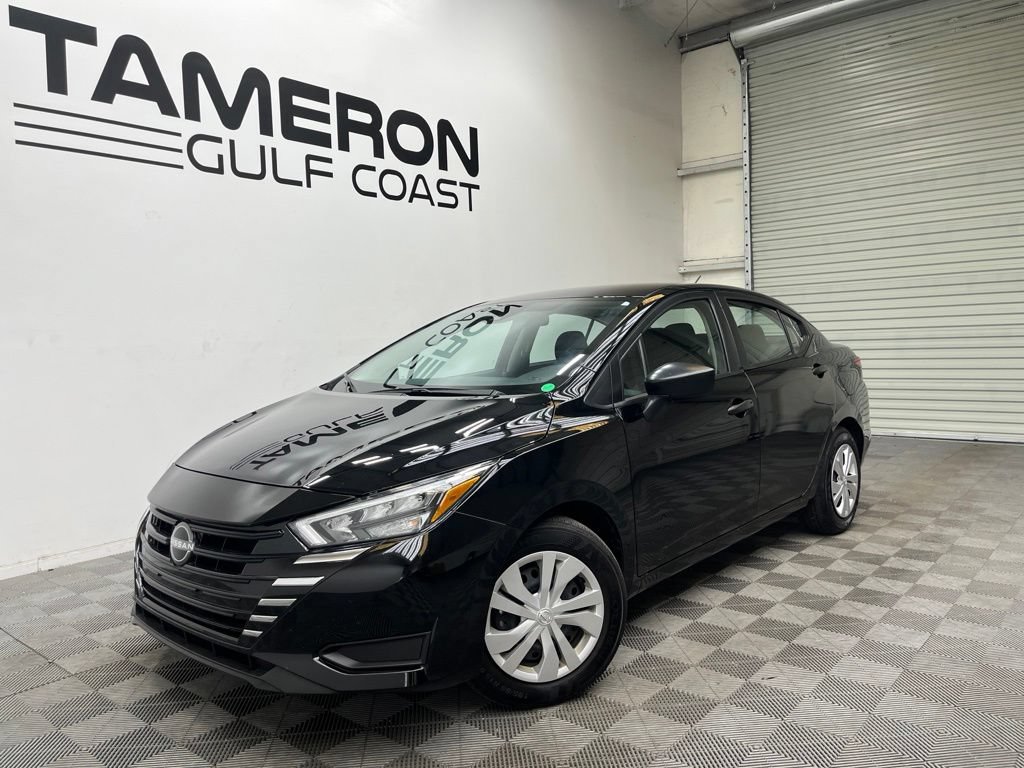 Used 2025 Nissan Versa S w/ Trunk Package FWD image 2