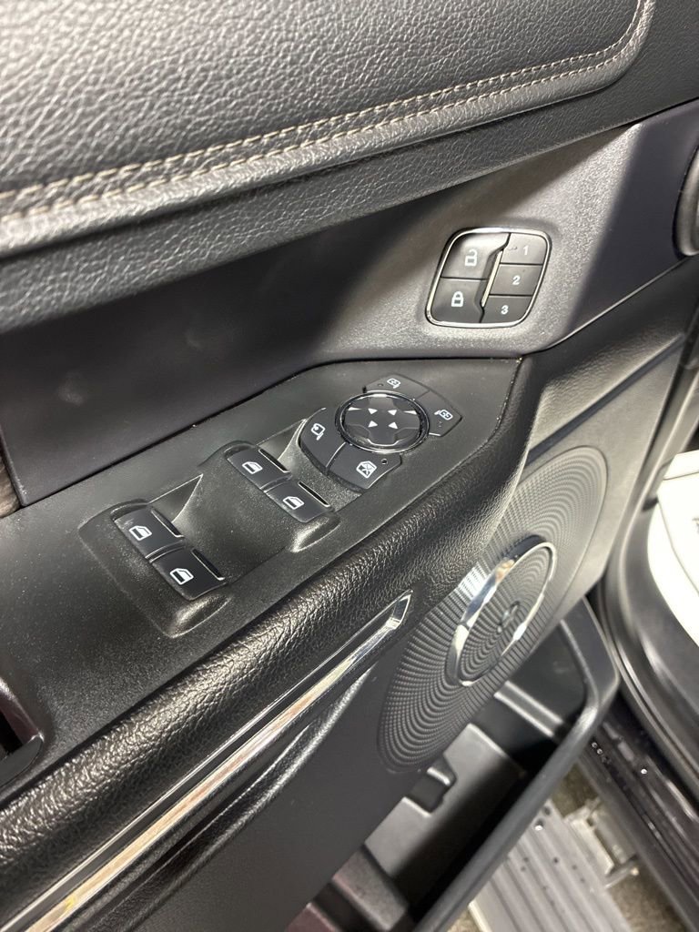 Used 2019 Ford Expedition Max Limited image 6