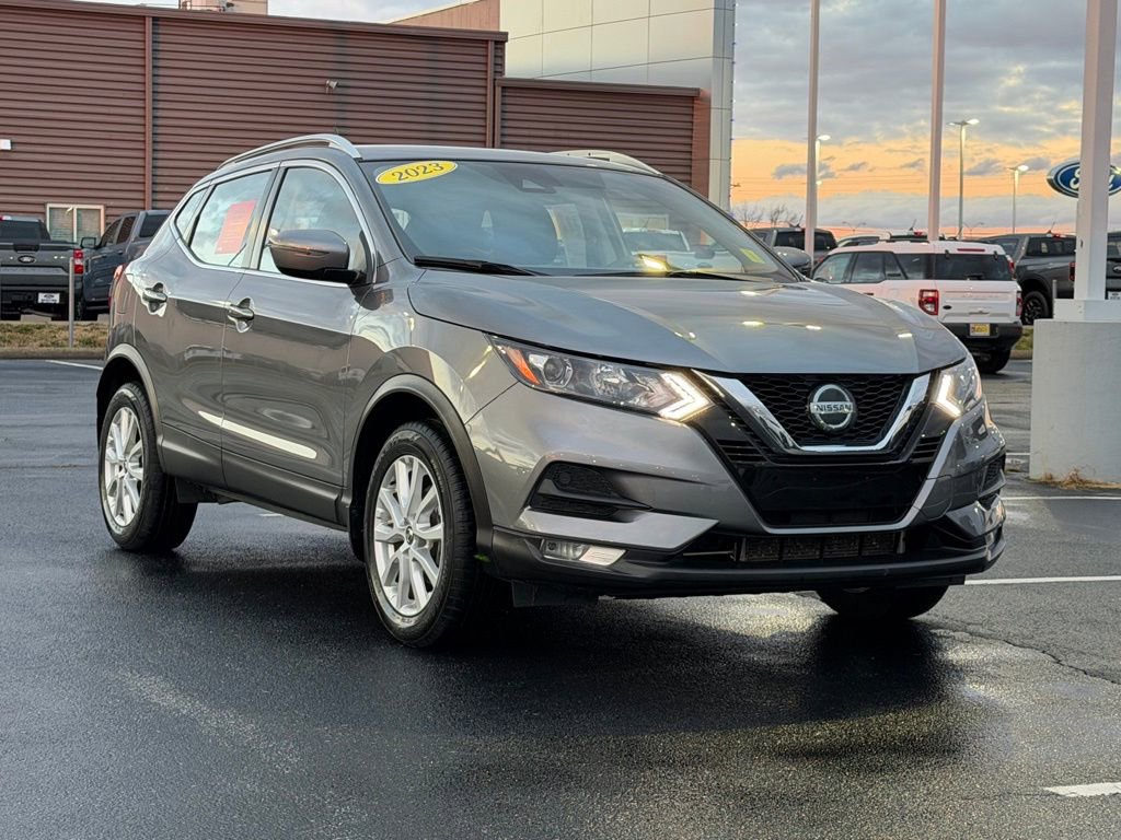 Used 2022 Nissan Rogue Sport SV image 2