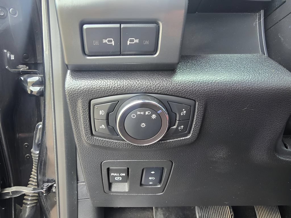 Used 2018 Ford F150 Lariat w/ Equipment Group 502A Luxury AWD/4WD image 16