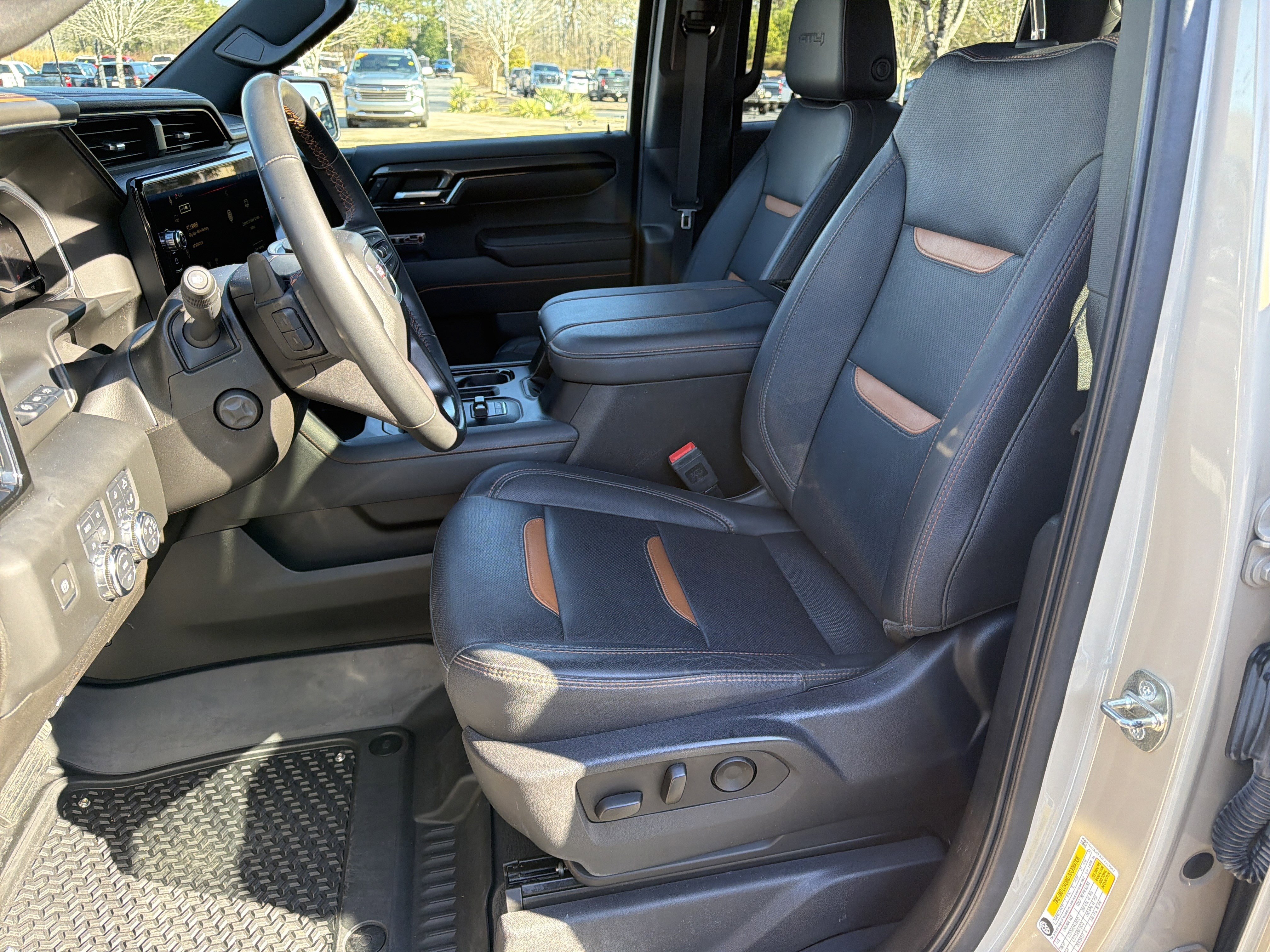 Used 2023 GMC Sierra 1500 AT4 w/ Technology Package image 9