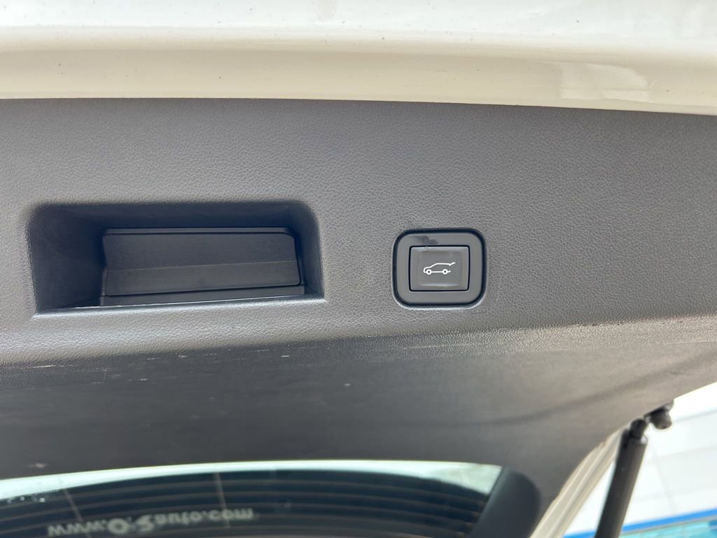 Used 2025 GMC Acadia Elevation image 7