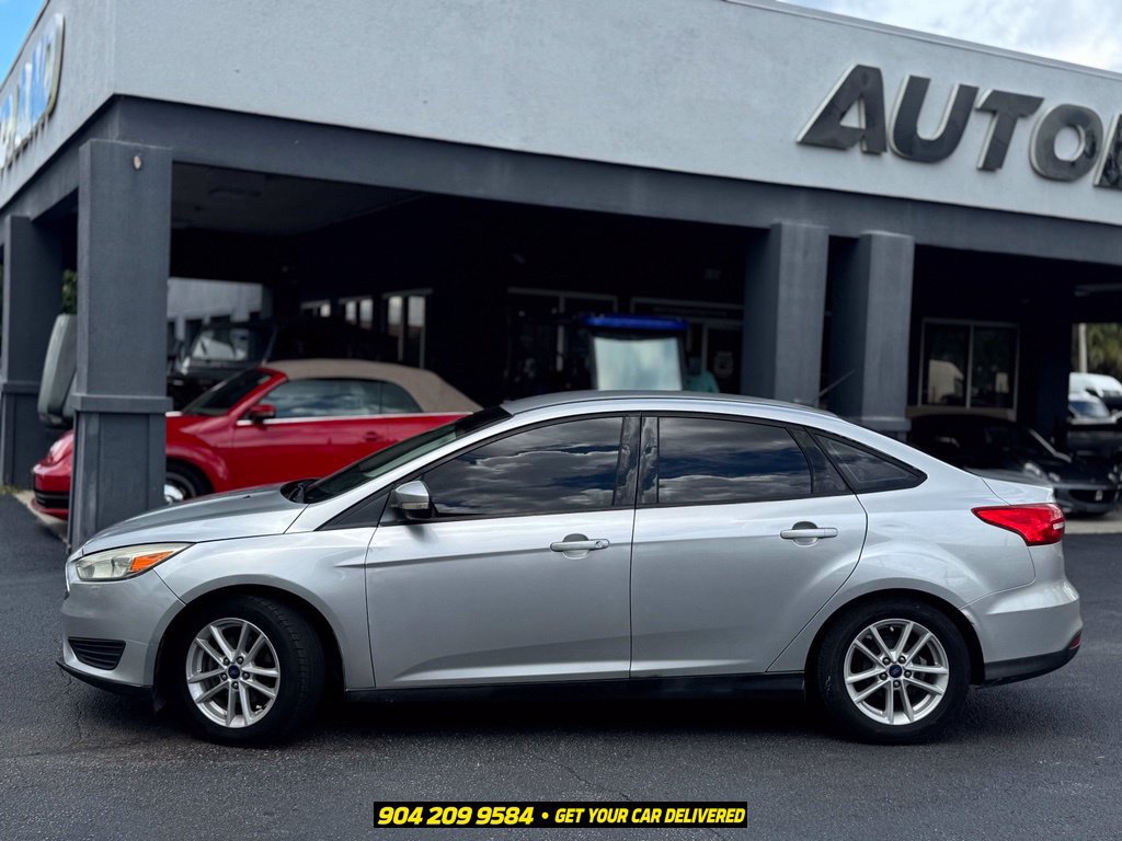 Used 2017 Ford Focus SE FWD image 2