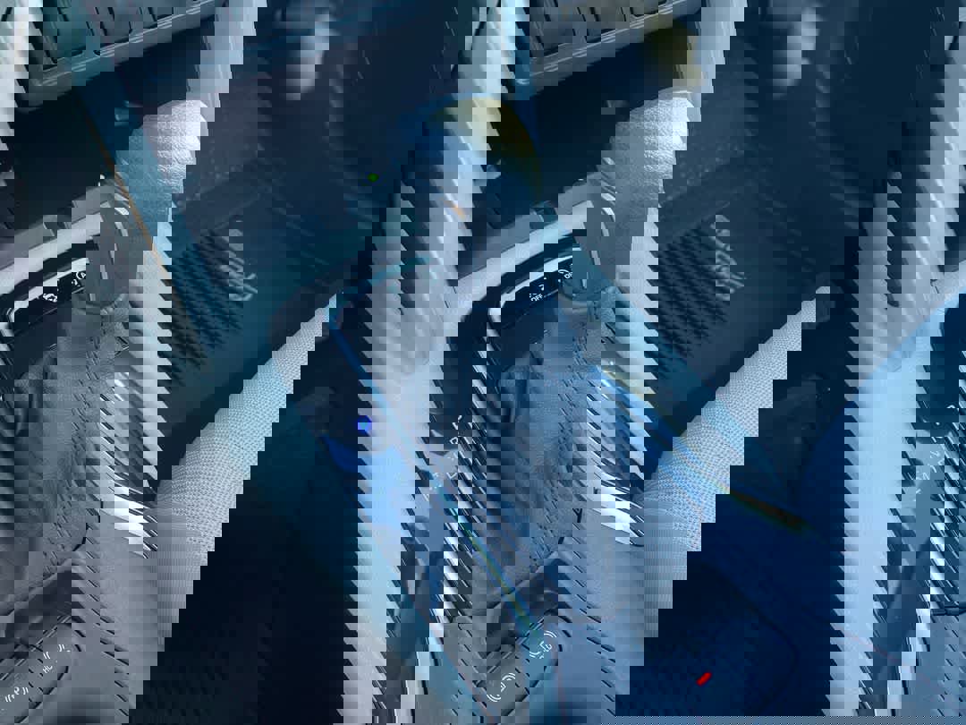 Used 2025 Toyota Corolla Cross LE image 19