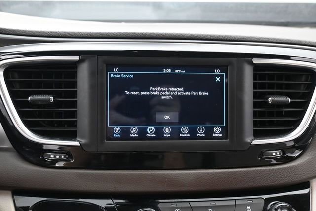 Used 2019 Chrysler Pacifica Touring-L FWD image 19