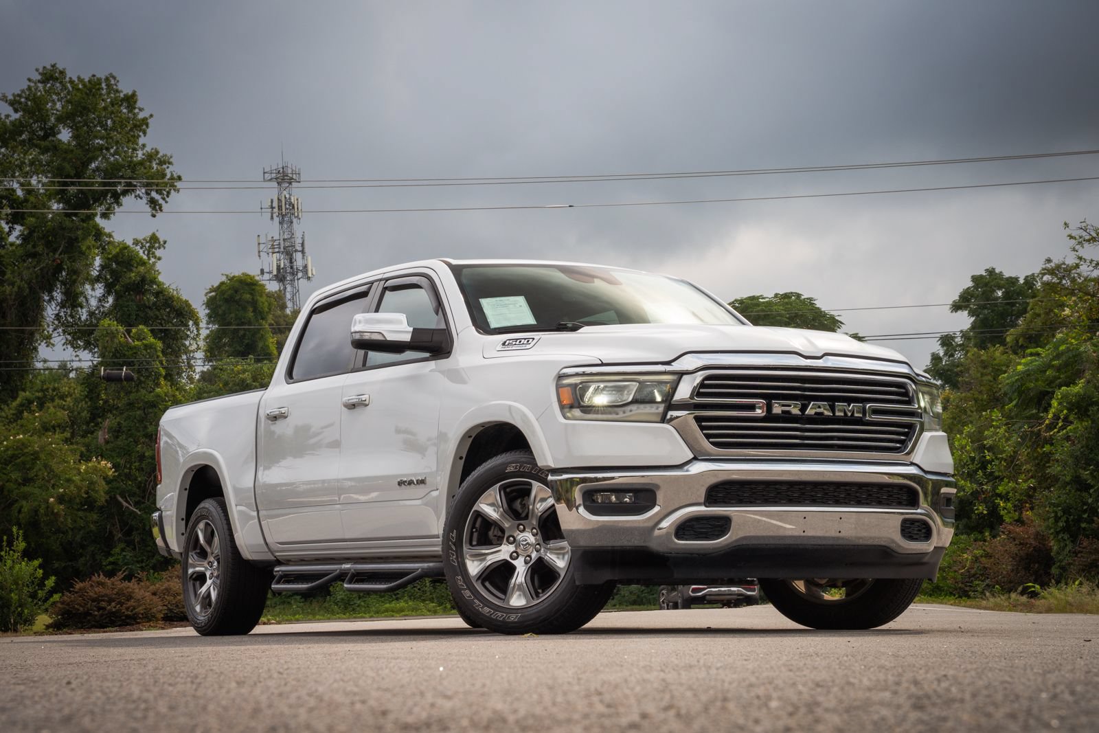 Used 2022 RAM 1500 Laramie AWD/4WD image 2